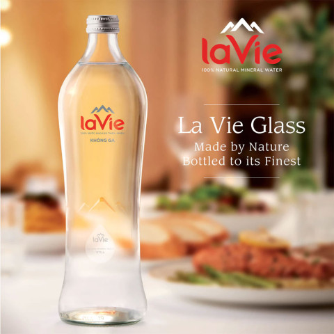 Nước khoáng thiên nhiên không ga LaVie chai thủy tinh 450ml