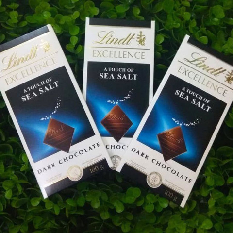 Sôcôla vị muối biển Lindt Excellence Sea Salt 100g F122158
