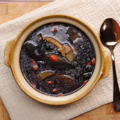 Món gà ác tiềm thuốc bắc