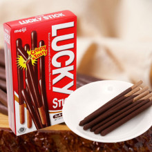 Bánh que Meiji Lucky Stick phủ kem hương socola 45g