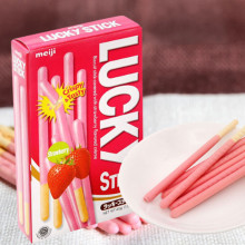 Bánh que Meiji Lucky Stick phủ kem dâu 45g