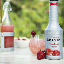 Mứt dâu sệt Monin Strawberry Puree 1 lít