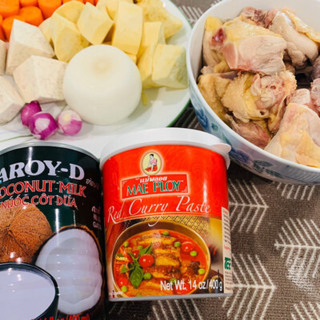 Cà ri đỏ Thái Mae Ploy Red Curry Paste 380g
